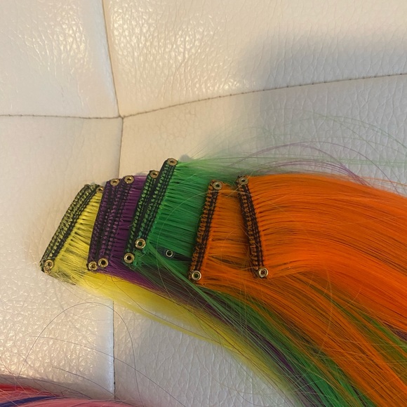 24” Long 8 Different color Hair Extensions - Picture 2 of 7